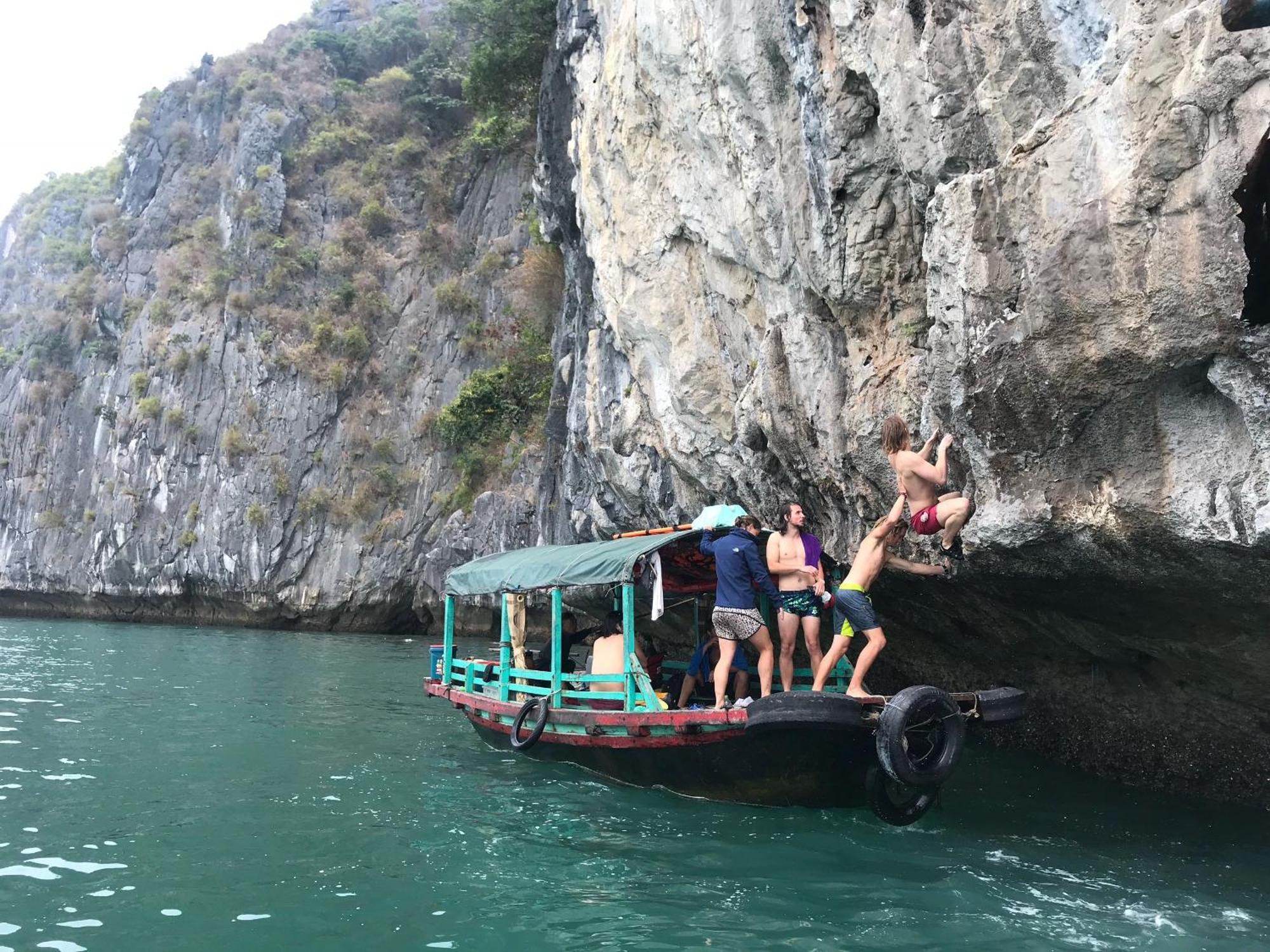 Cat Ba Victory Hostel Dong Khe Sau ภายนอก รูปภาพ